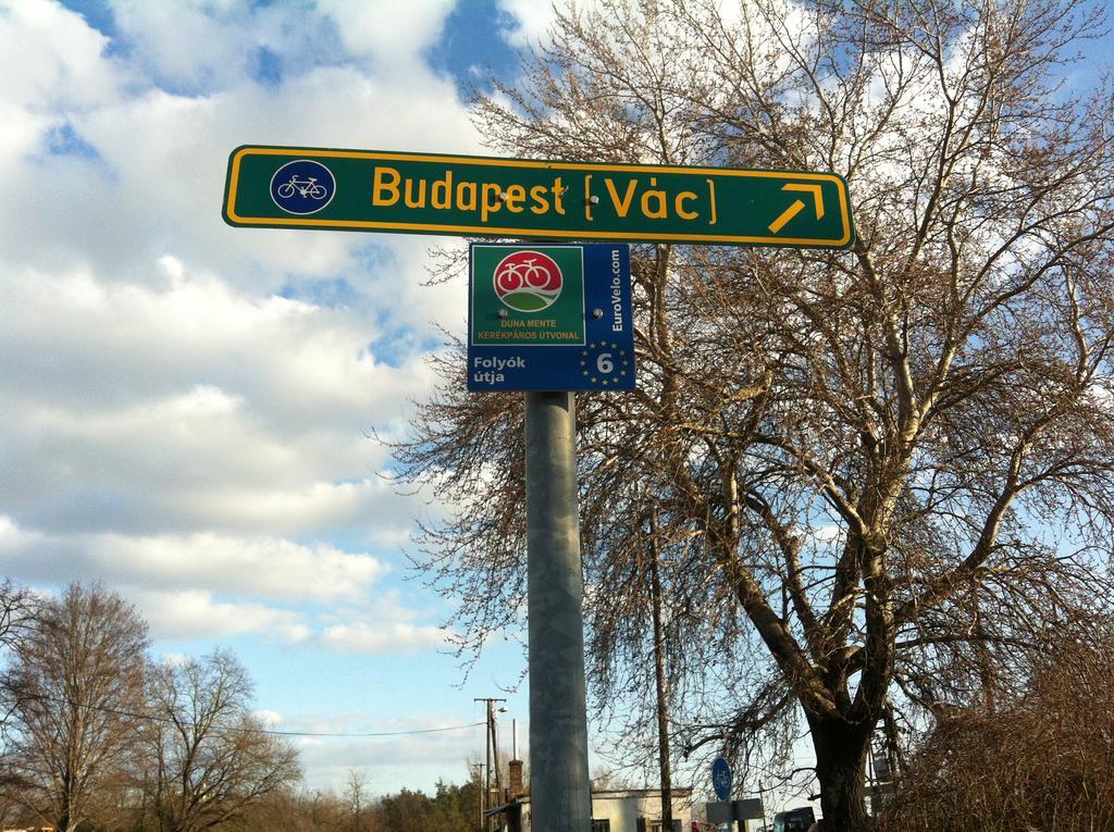 Отель Bellevue Vendeghaz 2 Вац Экстерьер фото
